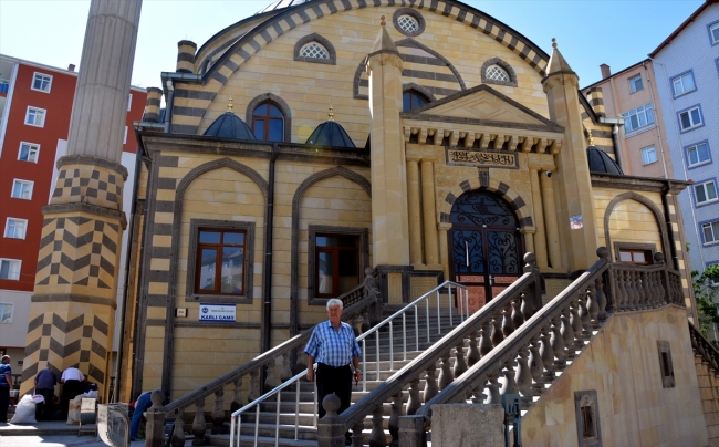 Kırşehir'in her yerinde hayırsever 'Muzaffer Amca'nın izi var